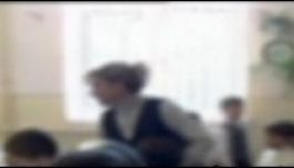 Visszakövetelik a szülők a gyerekeket megalázó tanítónőt