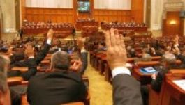 Speciális nyugdíjakat adnának maguknak a honatyák