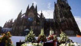 A kölni dómban emlékeztek a Germanwings-katasztrófa áldozataira