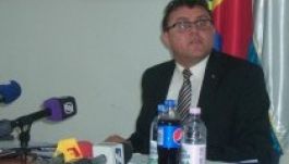 Bretfelean saját magának mond ellent