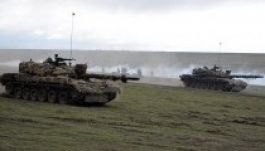 Dübörögnek a fegyverek Galac mellett (VIDEÓ)