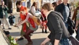 Virágot annak, aki kiáll a kisebbségek jogaiért! (VIDEÓ)