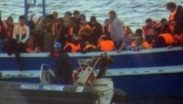 Újabb embereket kellett kimenteni Líbia partjainál