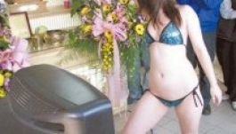 Peking betiltaná a tömegtoborzó 'temetési sztriptízt'