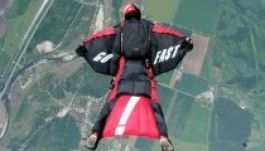 Megdöntötte a szárnyasugrás világrekordját egy kínai sportoló