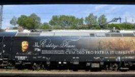 Bemutatták a csíksomlyói búcsúba közlekedő II. Rákóczi Ferenc mozdonyt