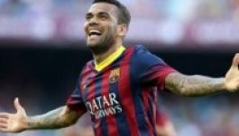 Mégis marad Barcelonában Dani Alves