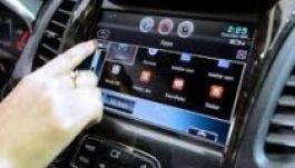 Kötelező lesz minden új kocsiban a fedélzeti segélyhívó