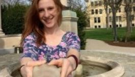 Itt a barátpótló szelfi bot