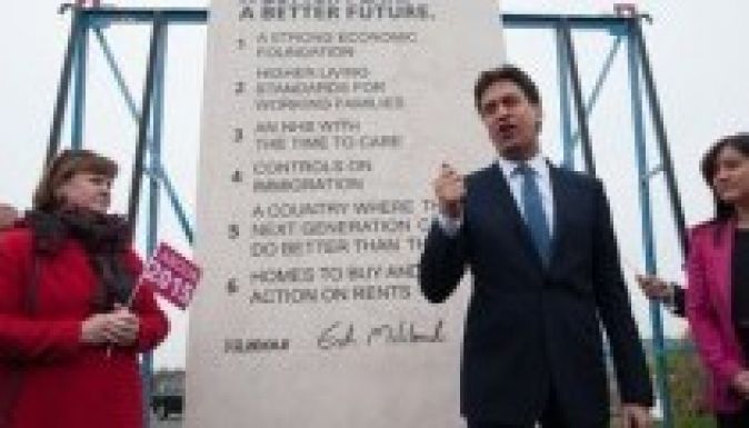 Kőbe vésette választási ígéreteit a brit Munkáspárt vezetője