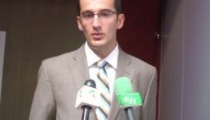 Cáfolta Peti András, hogy lemondana