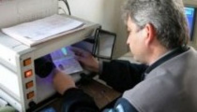 Feltételezett okirat-hamisítót vettek őrizetbe Székelyföldön