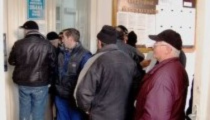 Csúszópénzért engedte át ügyfeleit a sofőrvizsgán a szentgyörgyi rendőr