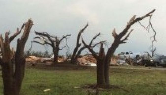 Jégeső, hó, tornádók az Egyesült Államok középső vidékein