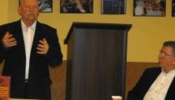 Szembenézés a múlttal: lelkészek és besúgók könyve