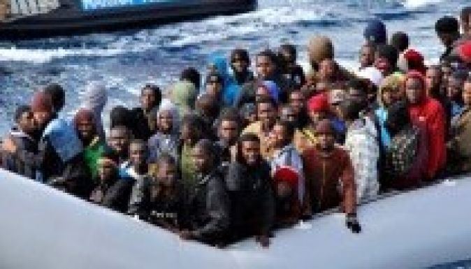 Bevetik a haditengerészetet a menekülthullám ellen