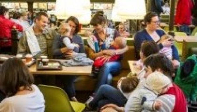 Szoptatós anyukák leptek el egy budapesti McDonald's-ot