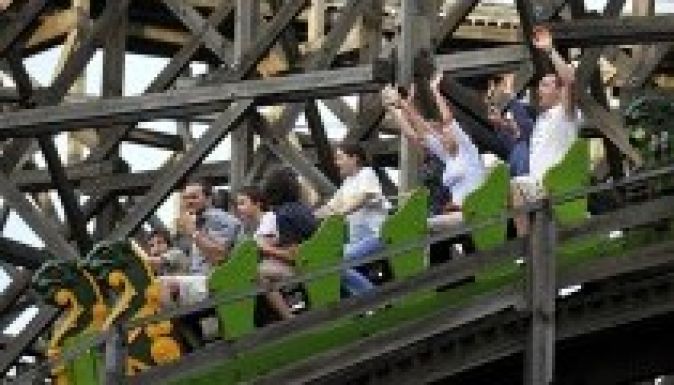 Elszabadult az utasokkal a budapesti hullámvasút