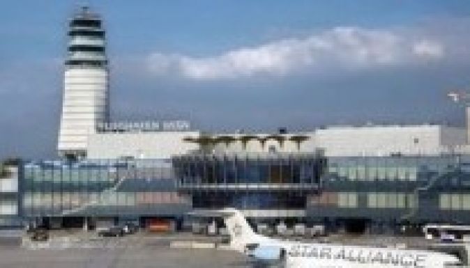 Embercsempészetben segédkeztek a bécsi reptér biztonság őrei