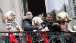 Saját apja és Femen-aktivisták trollkodták szét Marine Le Pen beszédét