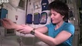 Így fürödnek a női asztronauták az űrben (VIDEÓ)