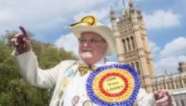 Megjósolhatatlan kimenetelű választás előtt állnak a britek