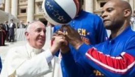 Így pörgette a kosárlabdát Ferenc pápa (VIDEÓ)