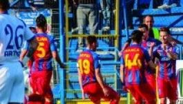 Liga 1: ki nyeri bajnokesélyesek és kiesés elől menekülők csatáját?