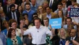 Sorra mondanak le a brit pártok vezetői