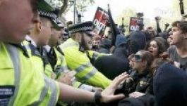 Durváskodtak a David Cameron ellen tüntetők