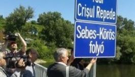 Magyar feliratot tett ki az EMNP az egyik nagyváradi Körös-hídra