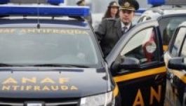 Ennyit keresnek Romániában az adóellenőrök