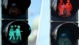 Meleg párok villognak a bécsi közlekedési lámpákon