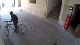 Megfeledkezett a kameráról a kolozsvári biciklitolvaj (VIDEÓ)