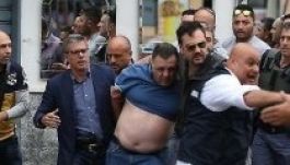 Sebesültek és halottak egy nápolyi lövöldözés után