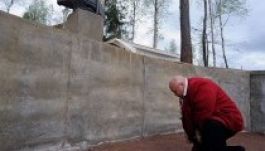 Kozákok állítottak mellszobrot Putyinnak