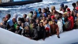 Bevetik a haditengerészetet a menekülthullám ellen