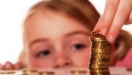 Gyereknapon lép életbe a pótlék megkétszerezéséről szóló törvény