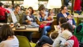 Szoptatós anyukák leptek el egy budapesti McDonald's-ot