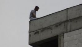 Most Konstancán akart egy férfi tömbháztetőről leugrani (VIDEÓ)