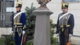 Kossuth-szobrot avattak a marosvásárhelyi Sapientián