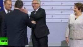 Juncker az EU vezetőinek felével 