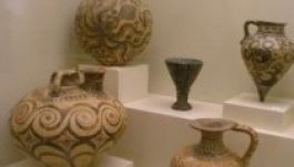 Véletlenül összetört egy bronzkori vázát egy nő a krétai múzeumban