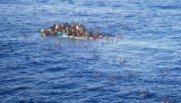 Felfújható csónakokon menekült 300 ember a Földközi-tengeren