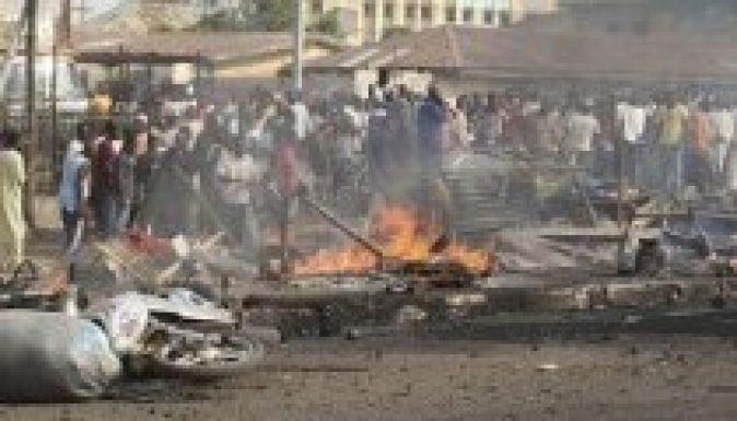 Hentespult alatt robbant pokolgép egy piacon