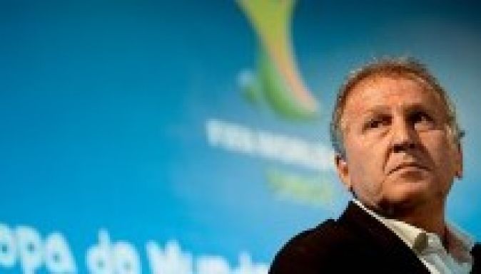 FIFA: Zico is indulhat Blatter megüresedő székéért
