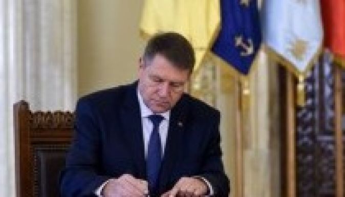 Klaus Johannis kihirdette a helyi zászlók törvényét