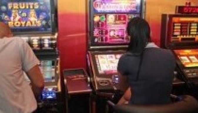 Uniós jogot sérthet a nyerőgépek betiltása, de magyar bíróságoké a döntés