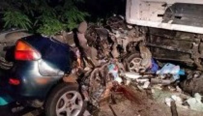 Hatan haltak meg egy Arad megyei autóbalesetben