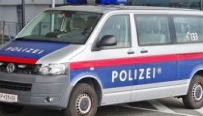 Amatőr hiba miatt bukott le egy román embercsempész Ausztriában